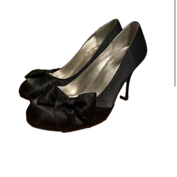 Le Chateau Black Heels with Bow Size 6 Formal Shoes - Picture 2 of 5